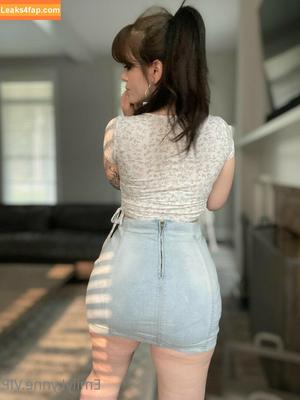 Emily Lynne photo #0701