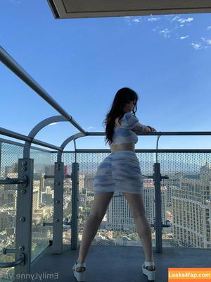 Emily Lynne photo #1329