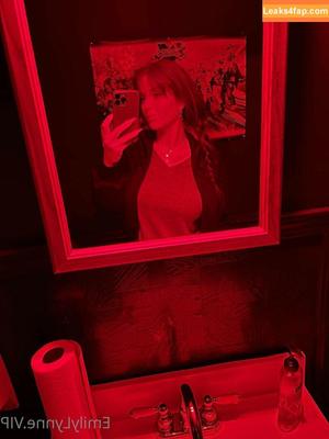 Emily Lynne photo #1846