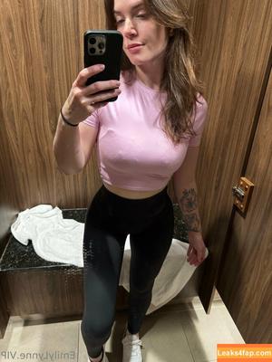 Emily Lynne photo #1949