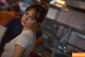 Emily Meade photo #0002