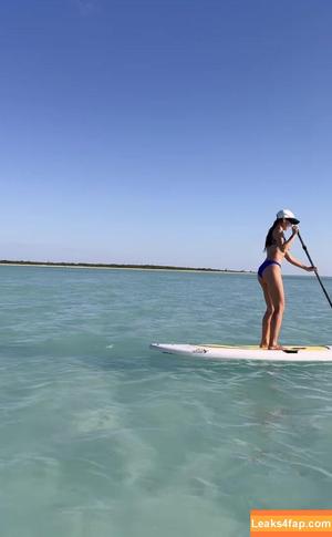 Emily Oberg photo #0001