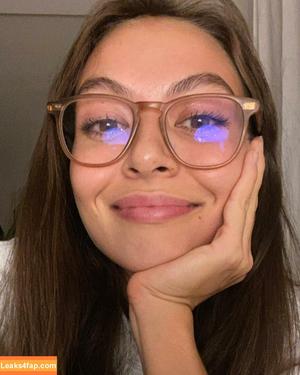 Emily Oberg photo #0007