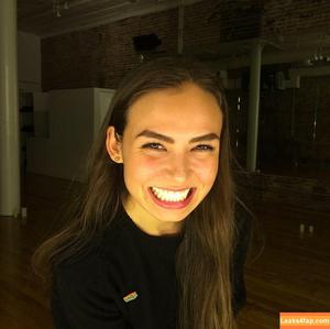 Emily Oberg photo #0015