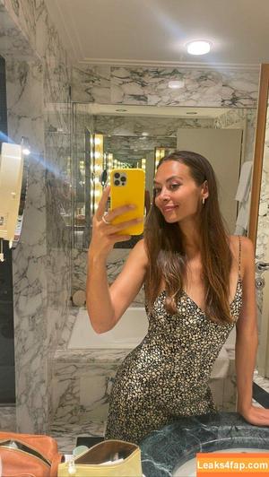 Emily Oberg photo #0026