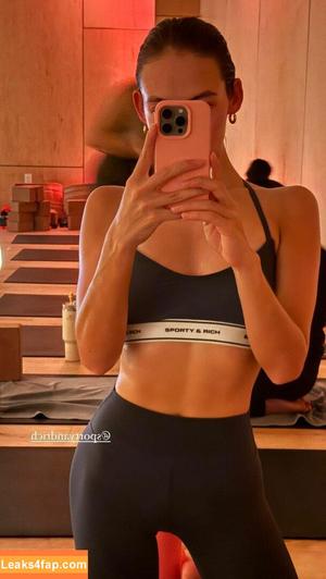 Emily Oberg photo #0036
