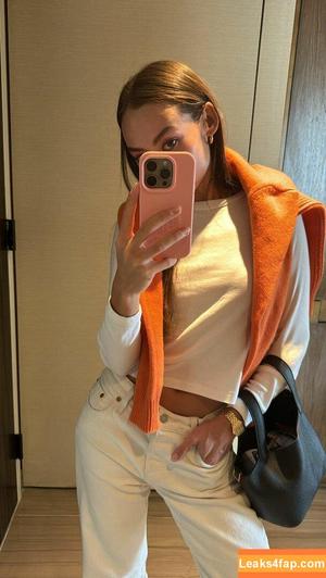 Emily Oberg photo #0052
