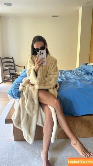 Emily Oberg photo #0063