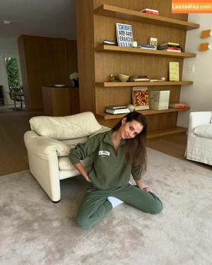 Emily Oberg photo #0068