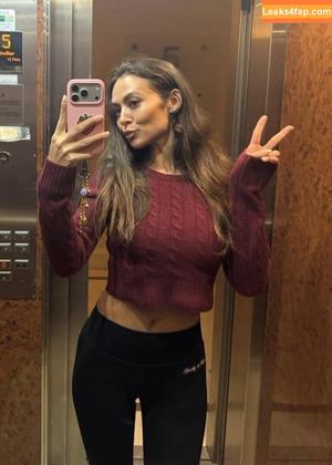 Emily Oberg photo #0299