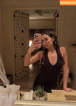 Emily Oberg photo #0301