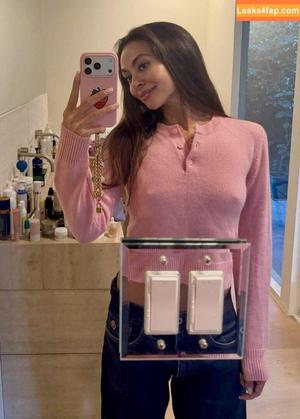 Emily Oberg photo #0304