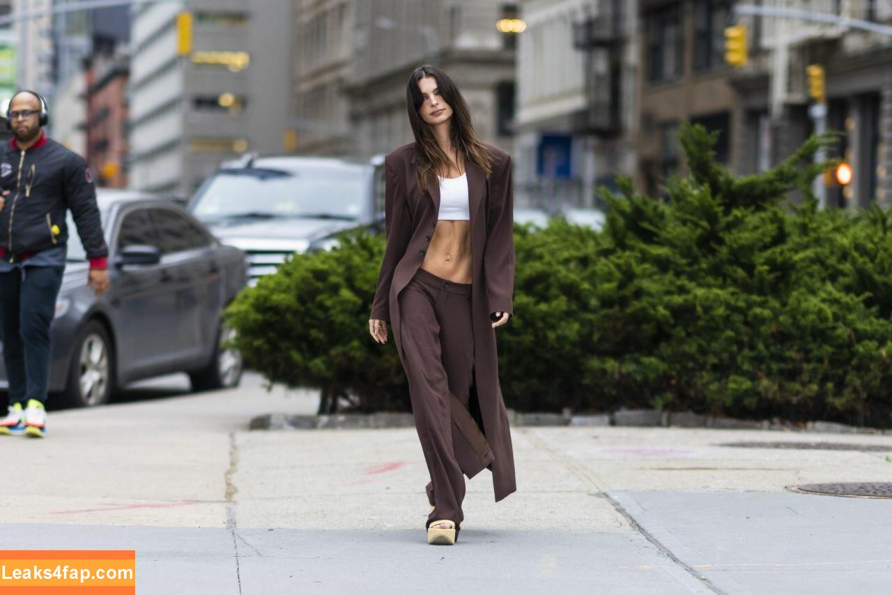 Emily Ratajkowski / Officialemilyratajkowski / emrata / https: leaked photo photo #0851
