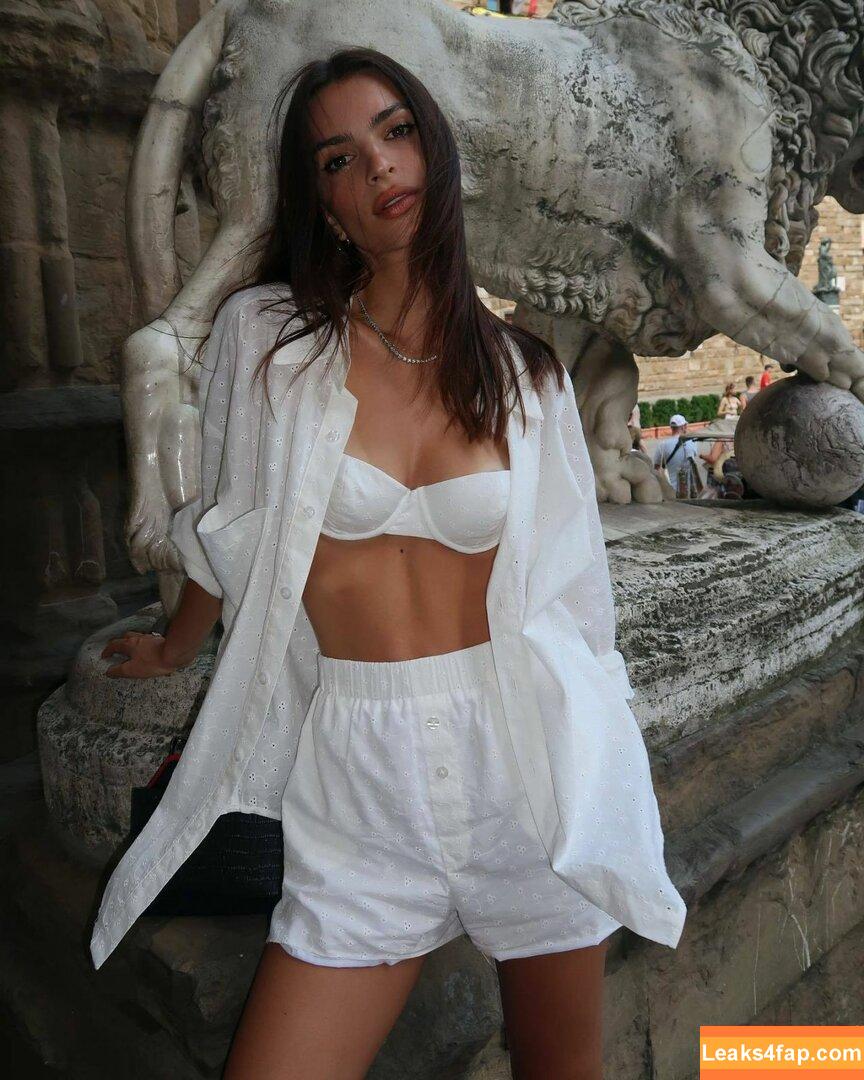 Emily Ratajkowski / Officialemilyratajkowski / emrata / https: слитое фото фото #0947