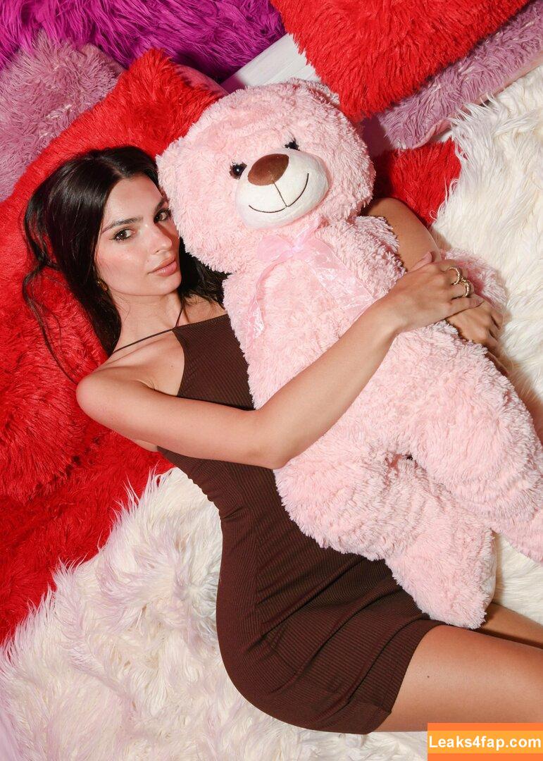 Emily Ratajkowski / Officialemilyratajkowski / emrata / https: leaked photo photo #0953