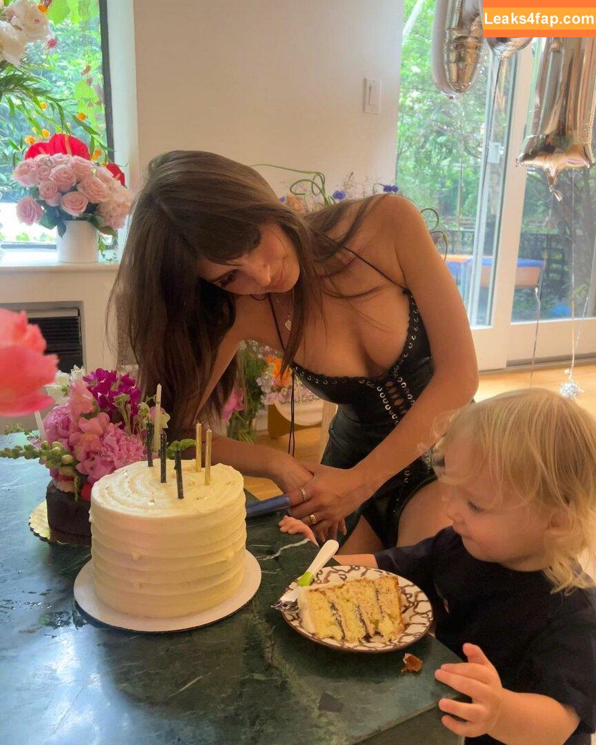 Emily Ratajkowski / Officialemilyratajkowski / emrata / https: leaked photo photo #0987