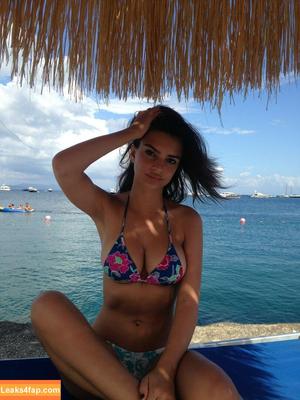 Emily Ratajkowski photo #0299