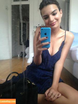 Emily Ratajkowski photo #0331