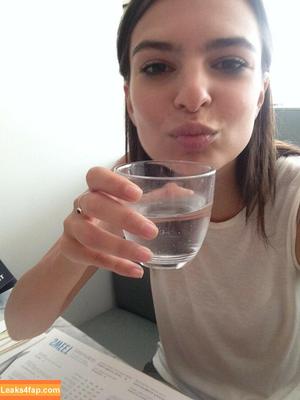 Emily Ratajkowski photo #0334