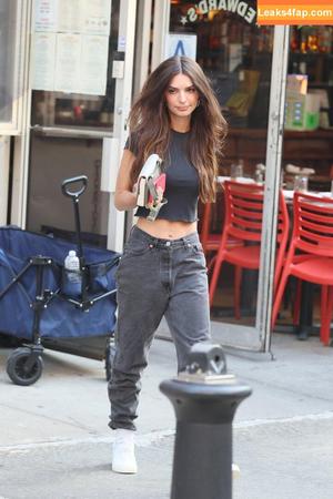 Emily Ratajkowski photo #0376