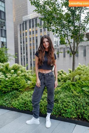 Emily Ratajkowski photo #0382