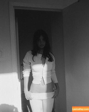 Emily Ratajkowski photo #0481