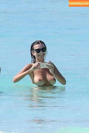 Emily Ratajkowski photo #0543