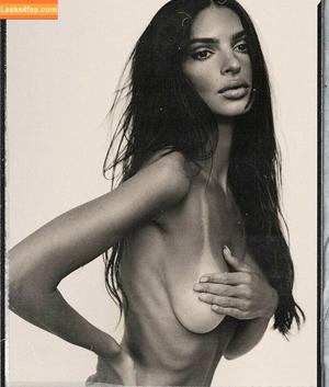 Emily Ratajkowski photo #0564