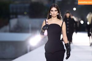 Emily Ratajkowski photo #0677