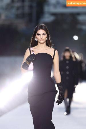 Emily Ratajkowski photo #0678
