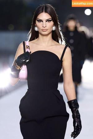 Emily Ratajkowski photo #0679