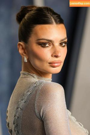Emily Ratajkowski photo #0704