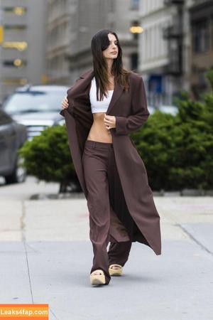 Emily Ratajkowski photo #0853