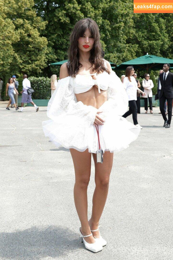 Emily Ratajkowski / Officialemilyratajkowski / emrata / https: слитое фото фото #1060