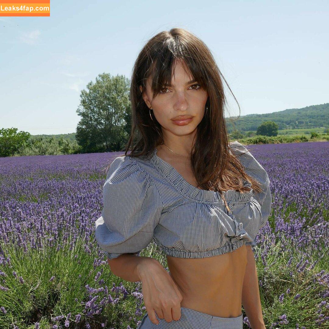 Emily Ratajkowski / Officialemilyratajkowski / emrata / https: leaked photo photo #1093