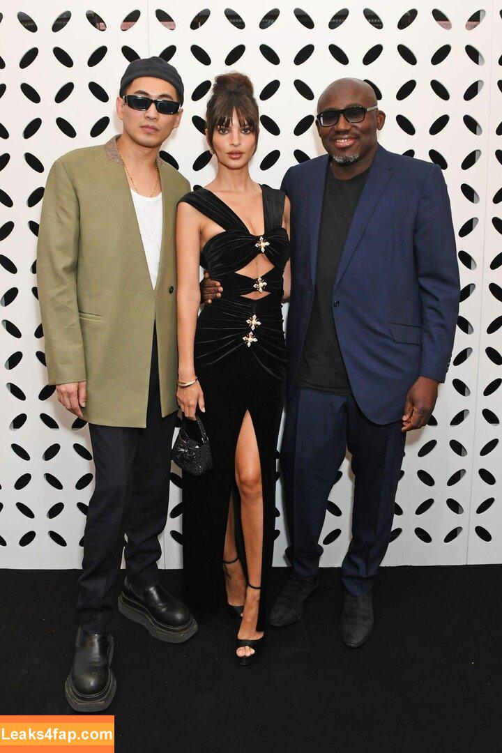 Emily Ratajkowski / Officialemilyratajkowski / emrata / https: leaked photo photo #1119