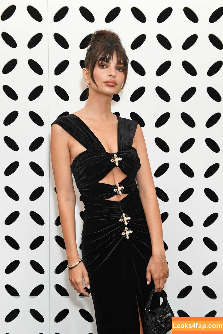 Emily Ratajkowski / Officialemilyratajkowski / emrata / https: leaked photo photo #1122