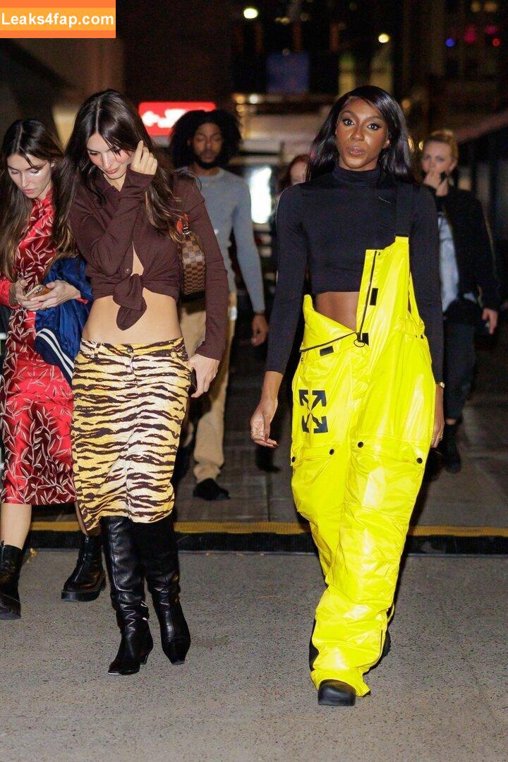 Emily Ratajkowski / Officialemilyratajkowski / emrata / https: leaked photo photo #1308