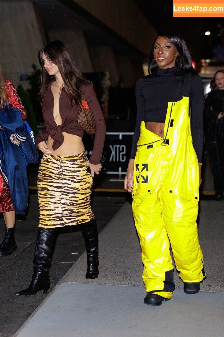 Emily Ratajkowski / Officialemilyratajkowski / emrata / https: leaked photo photo #1313