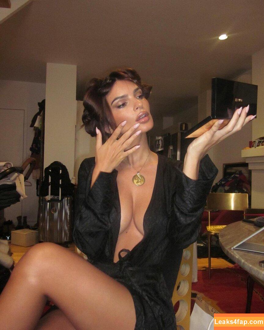 Emily Ratajkowski / Officialemilyratajkowski / emrata / https: leaked photo photo #1378