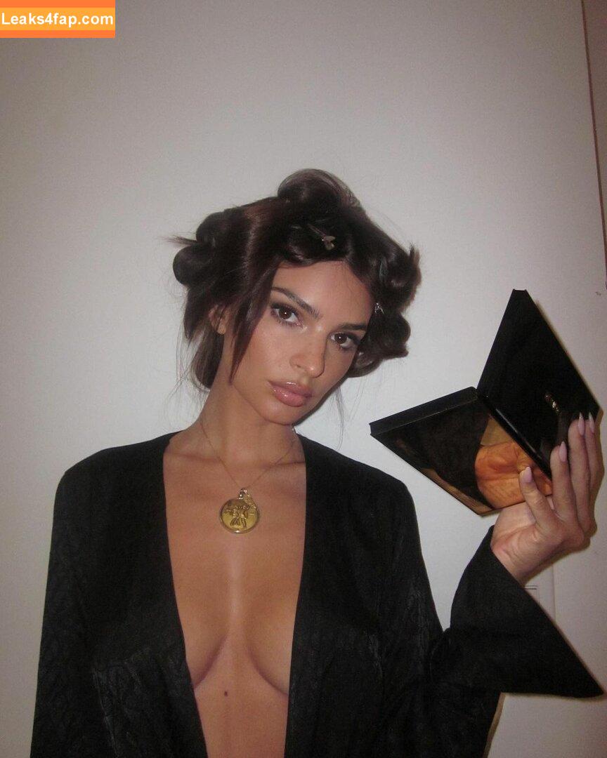 Emily Ratajkowski / Officialemilyratajkowski / emrata / https: leaked photo photo #1379