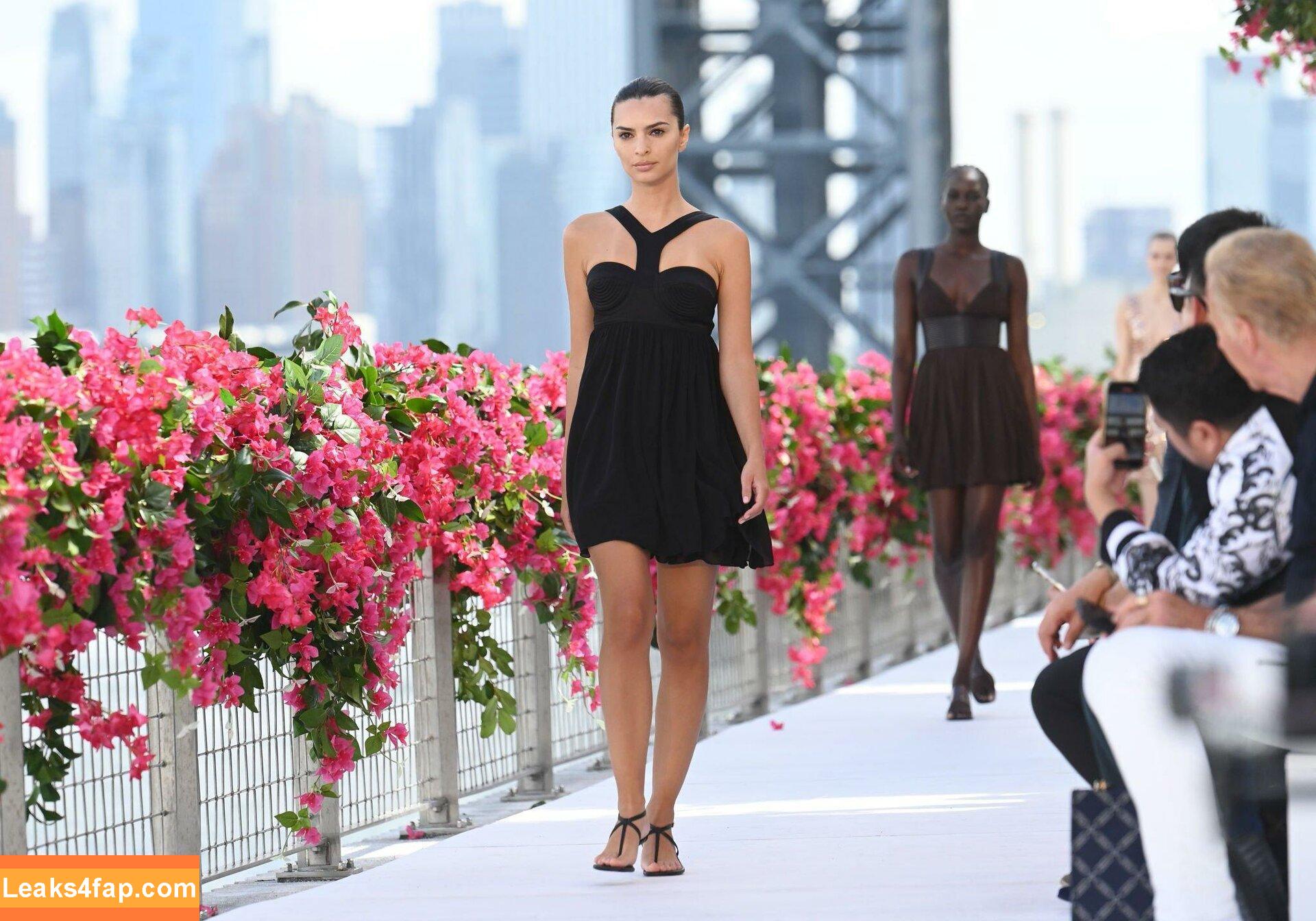 Emily Ratajkowski / Officialemilyratajkowski / emrata / https: leaked photo photo #1407