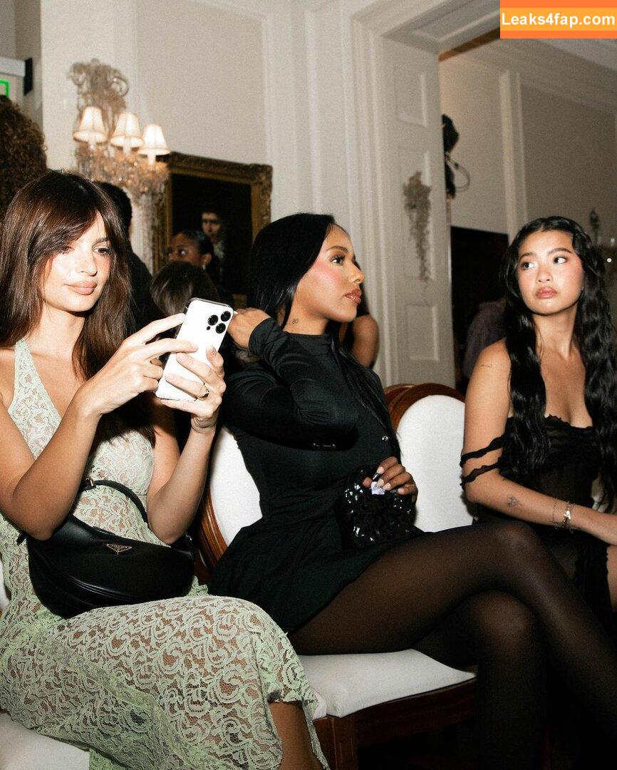 Emily Ratajkowski / Officialemilyratajkowski / emrata / https: leaked photo photo #1572