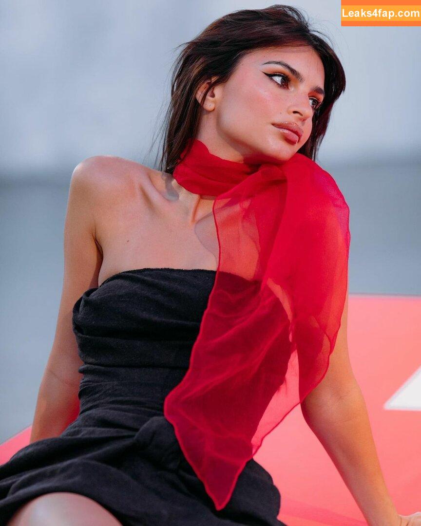 Emily Ratajkowski / Officialemilyratajkowski / emrata / https: leaked photo photo #1919