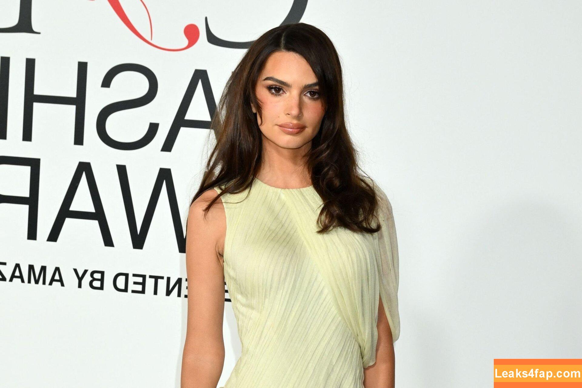 Emily Ratajkowski / Officialemilyratajkowski / emrata / https: leaked photo photo #1973