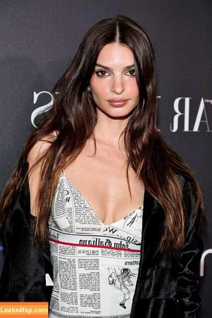 Emily Ratajkowski photo #1041