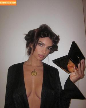 Emily Ratajkowski photo #1379