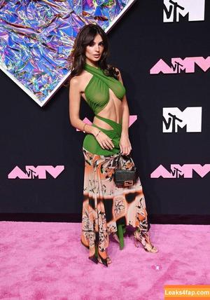 Emily Ratajkowski photo #1511