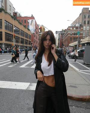 Emily Ratajkowski photo #1556