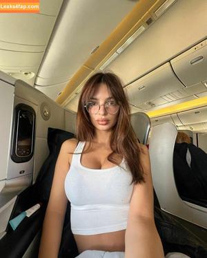 Emily Ratajkowski photo #1578